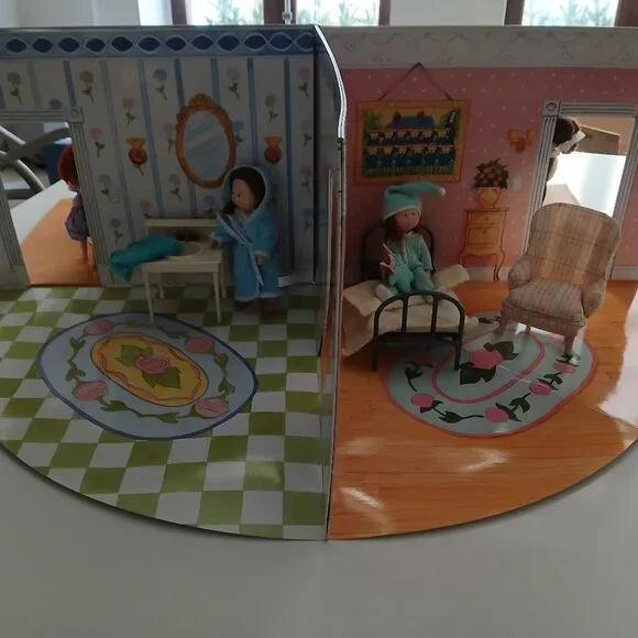 Madeline Pop Up Doll House with Carry Case - Vintage, Rare - Picture 4 of 15